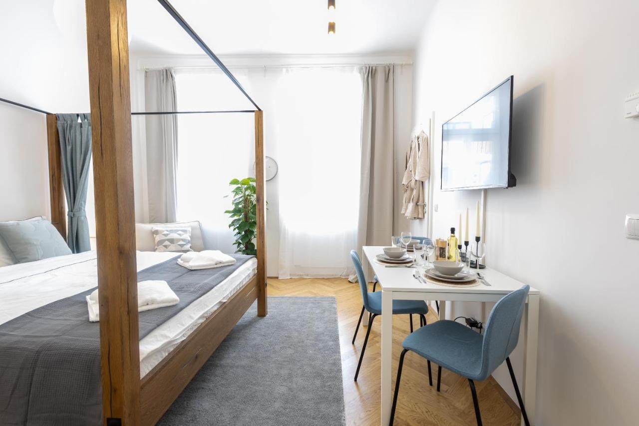 Regal Retreat Intimate Elegance Near Schoenbrunn Palace Vienna Exterior photo