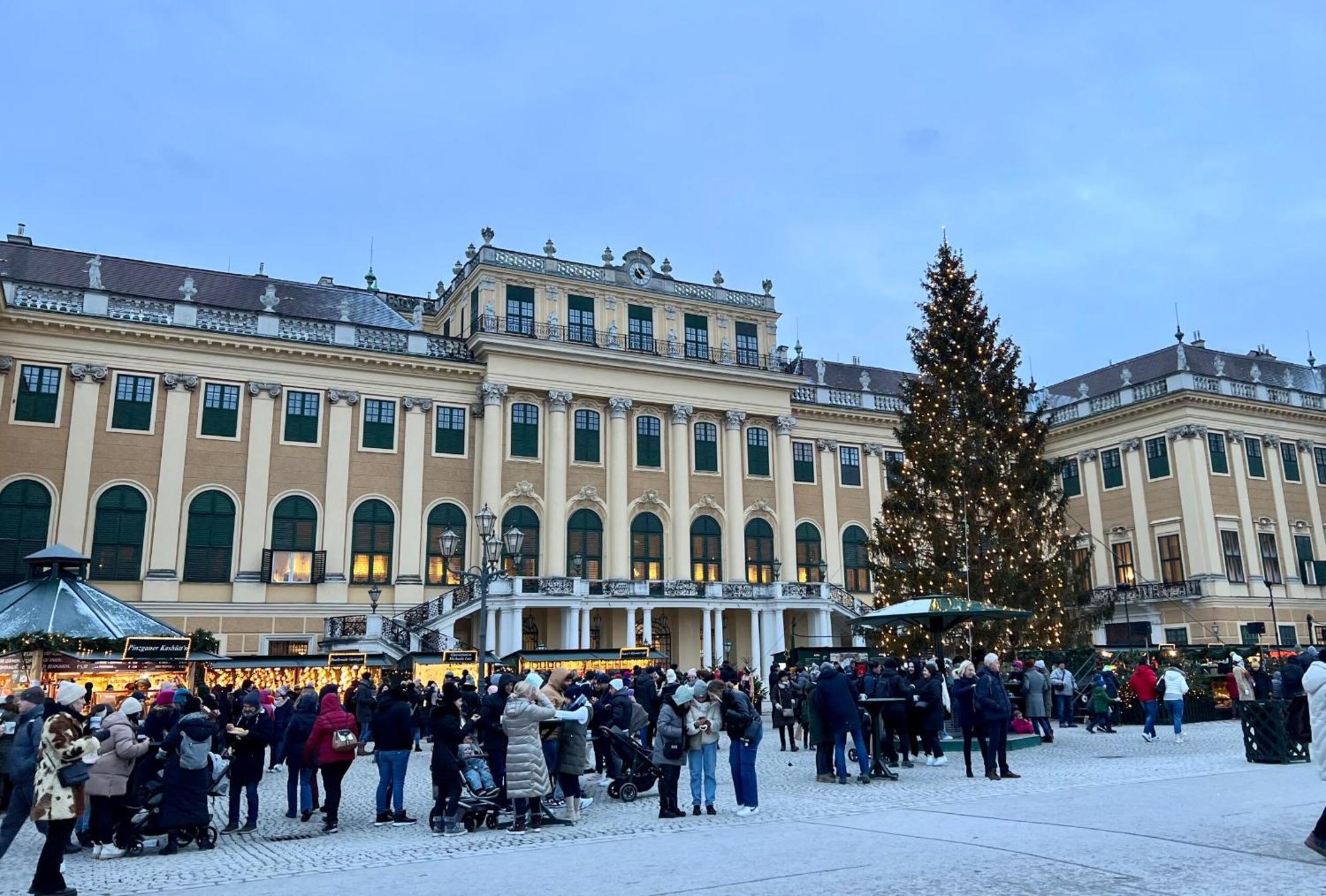 Regal Retreat Intimate Elegance Near Schoenbrunn Palace Vienna Exterior photo